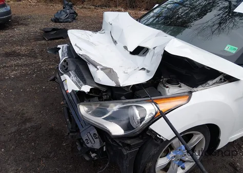 2014 Hyundai Veloster Base W/Black z USA, uszkodzony, nr VIN KMHTC6AD6EU210770